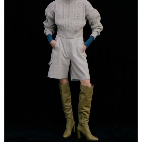 Wnderkammer Eco Leather Half Trouser In Light Gray, Plain Pattern - Picture 4 of 13